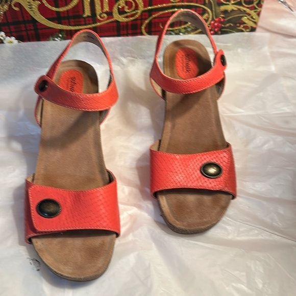 Softwalk heeled sandals - Picture 1 of 5